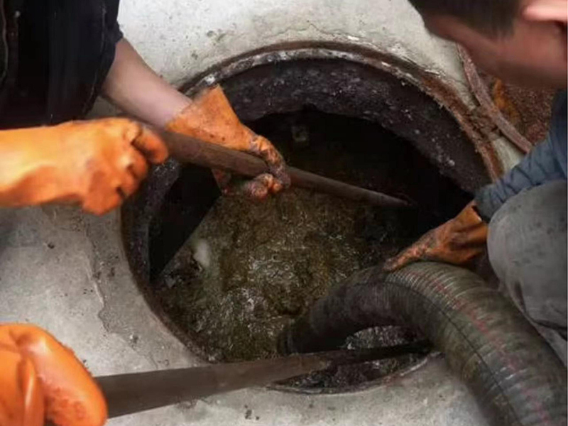 紫金清理化粪池时如何避免沼气的危害?